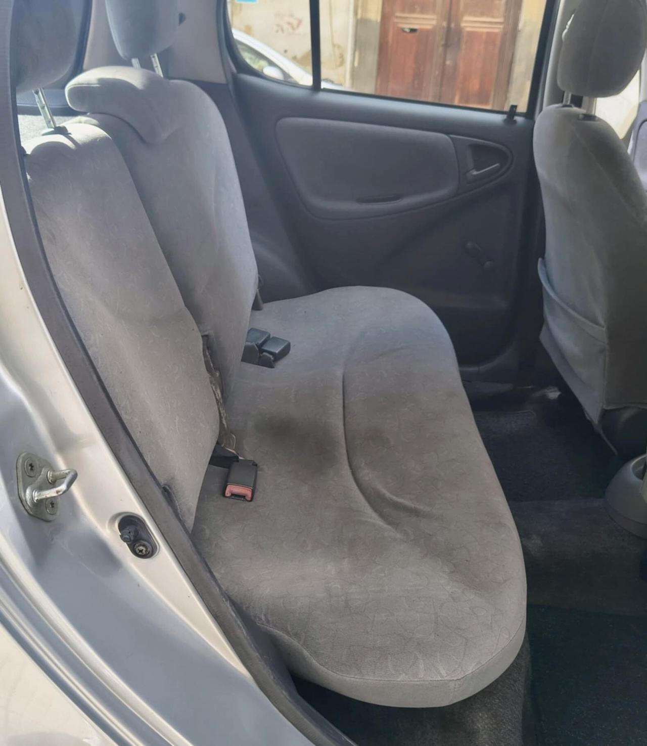 Toyota Yaris 1.0i 16V cat 5 porte