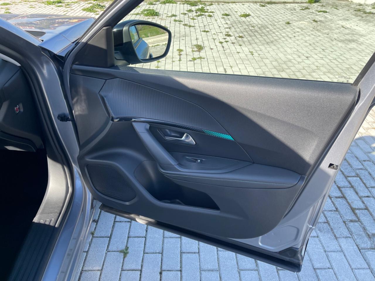 Peugeot 2008 BlueHDi 130 S&S EAT8 Allure