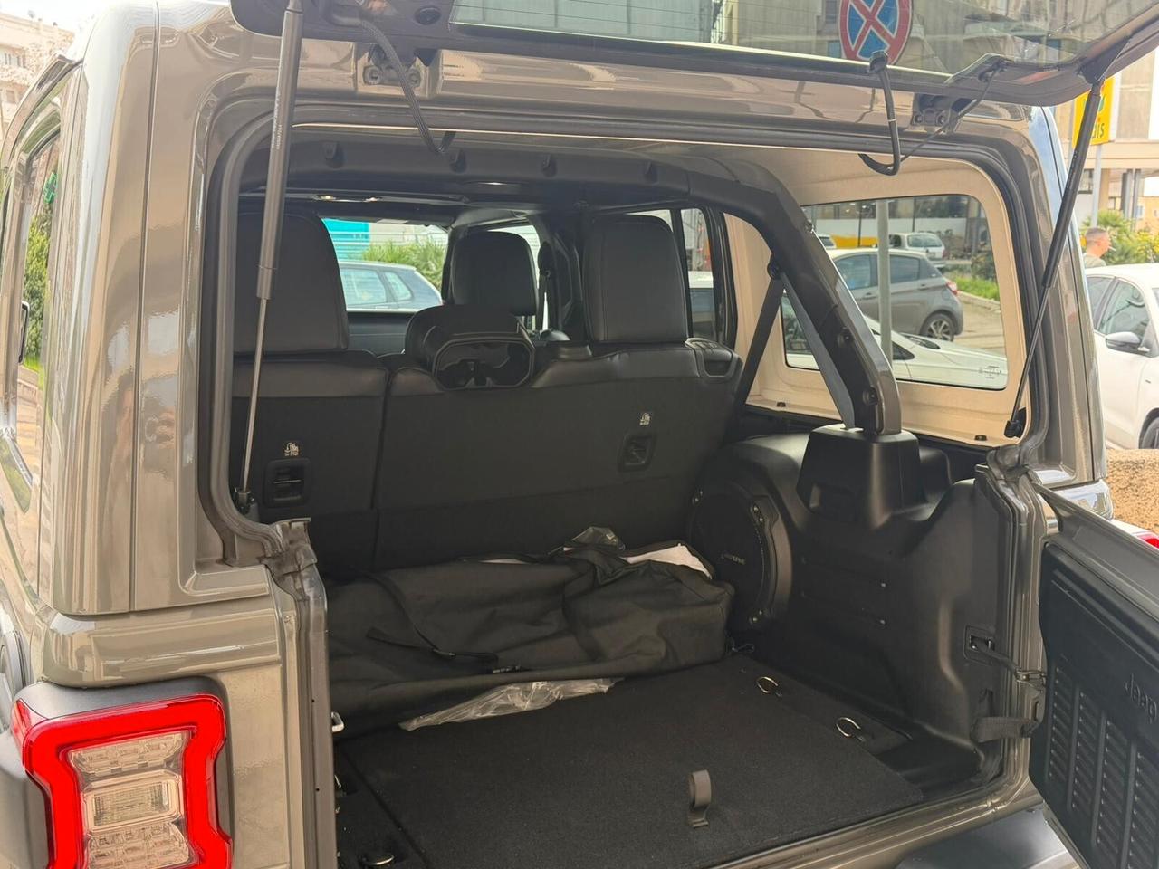 Jeep Wrangler Unlimited 2.2 Mjt II Sahara