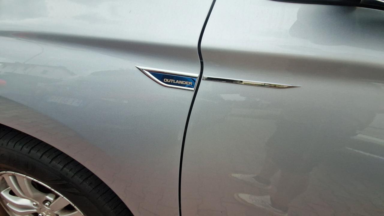 Mitsubishi Outlander 2.2 DI-D 4x4 full automatico