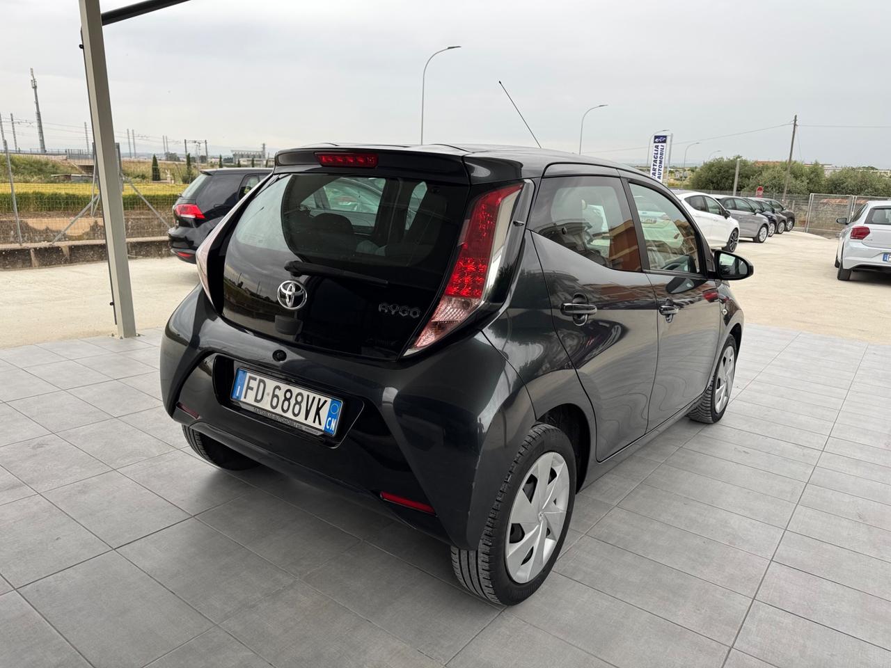 Toyota Aygo 1.0 VVT-i 69 CV 5 porte x-play