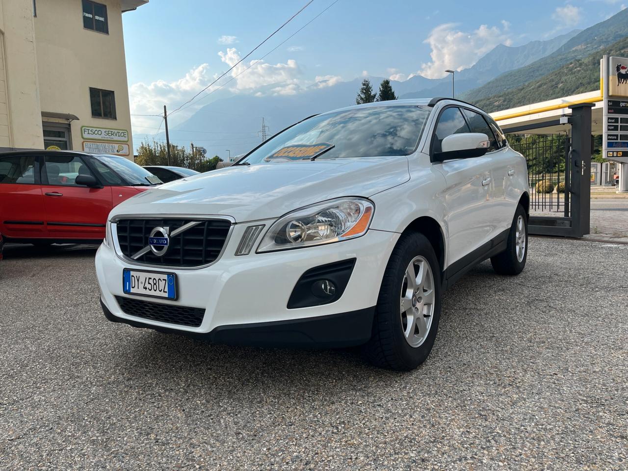 Volvo XC 60 XC60 D5 AWD Geartronic Momentum