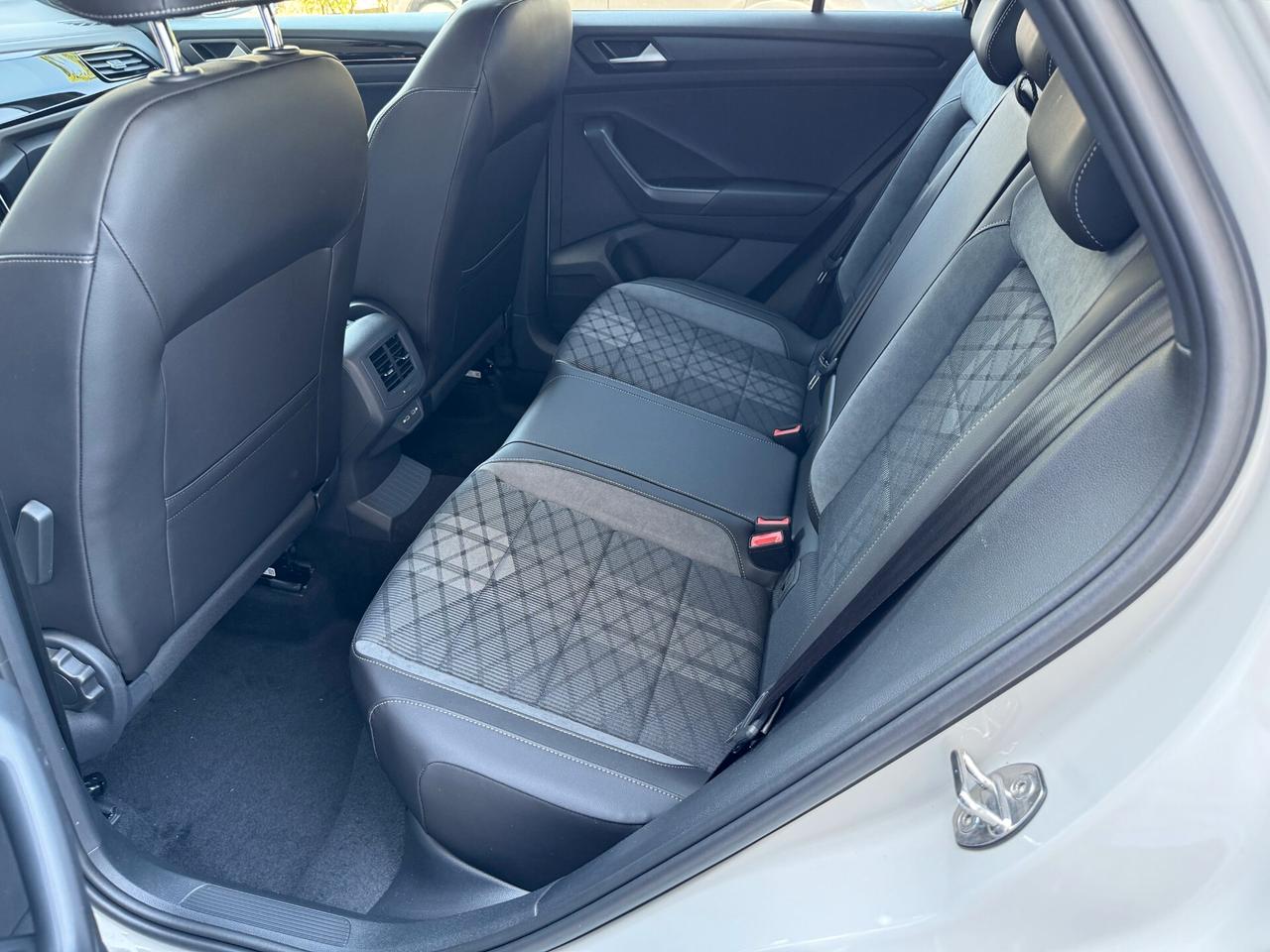 Volkswagen T-Roc 1.0 tsi R-Line Plus 115cv / KM0 / NO VINCOLI
