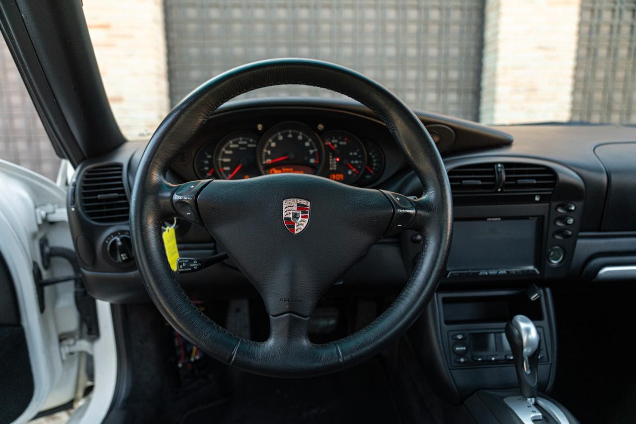 Porsche 996 (911) CARRERA - POR00271