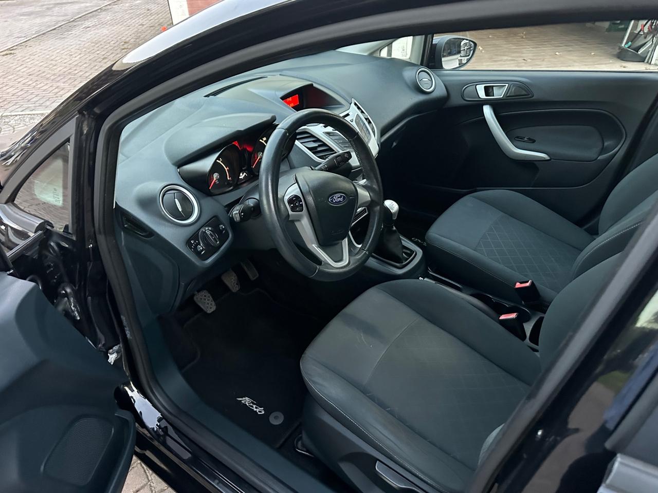 Ford Fiesta 1.2 60CV 5 porte Titanium G P L BELLISSIMA SOLO 134.000 KM IDONEA PER NEO0PATENTATII PERMUTABILE