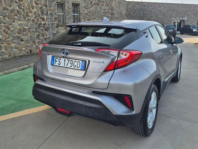 TOYOTA C-HR 1.8 Hybrid E-CVT Business