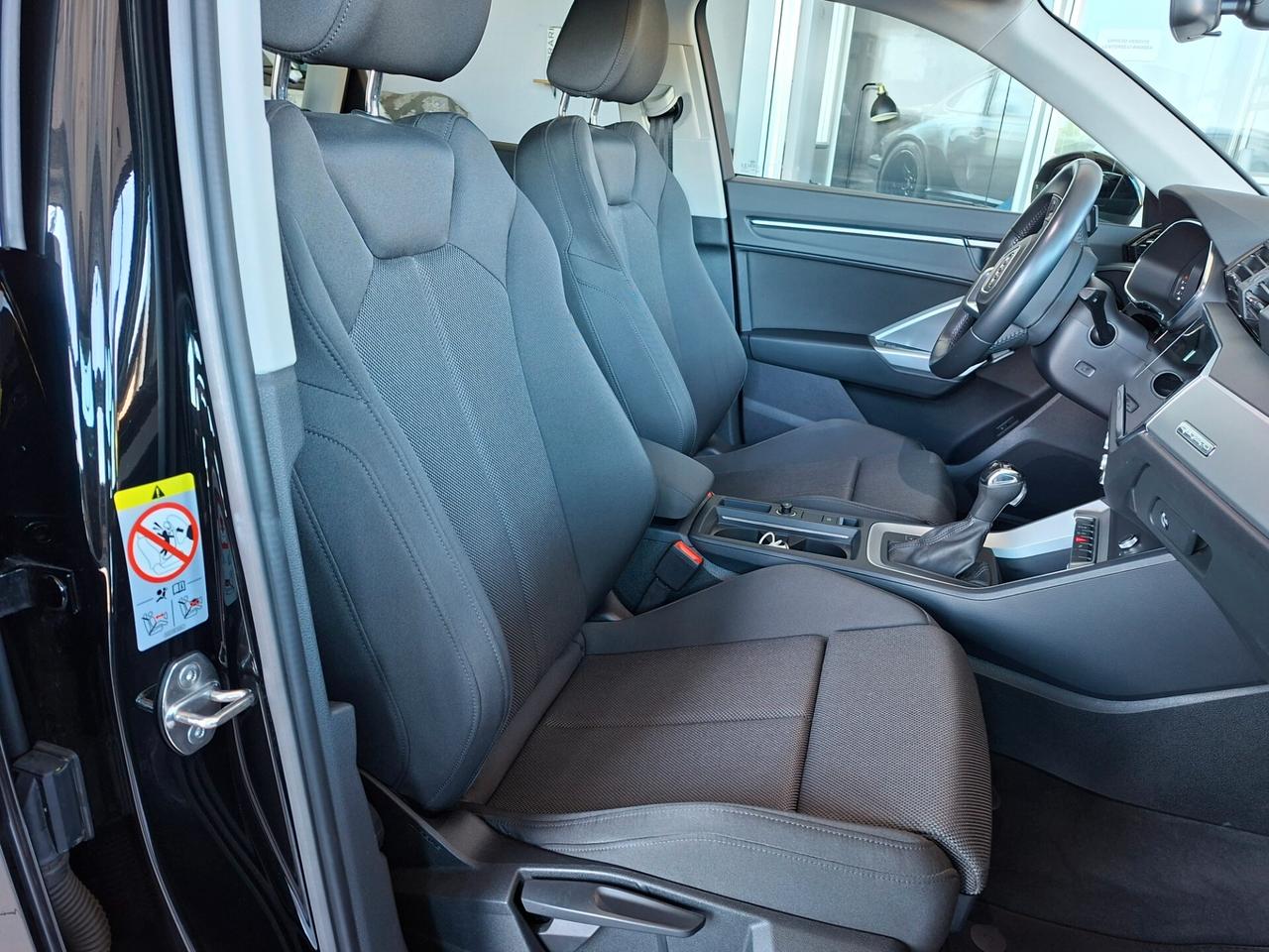 Audi Q3 40 TFSI quattro S tronic line edition TETTO