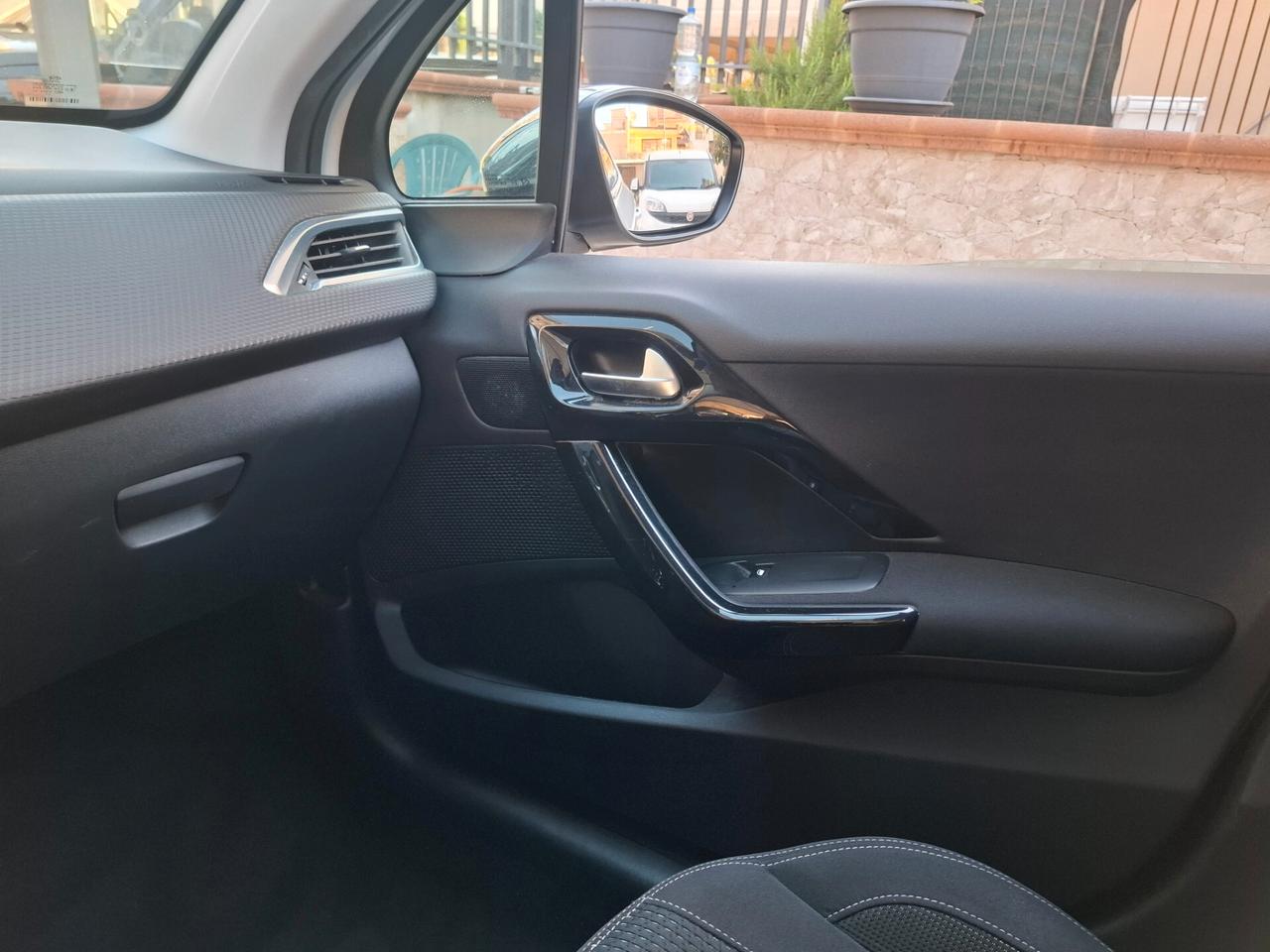 Peugeot 208 - 1.6 100 CV NAVIGATORE | LED