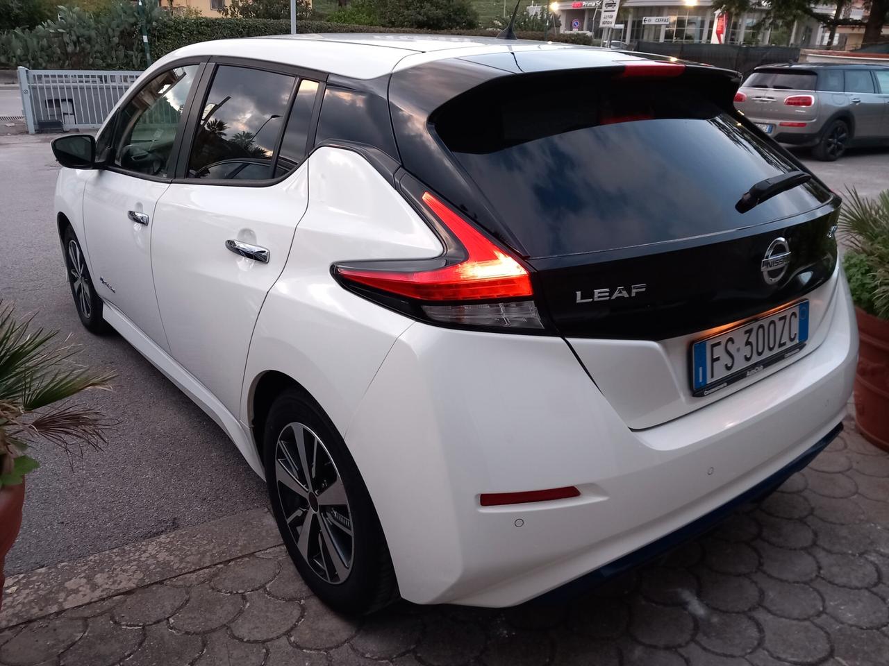 Nissan Leaf N-Connecta 40kw