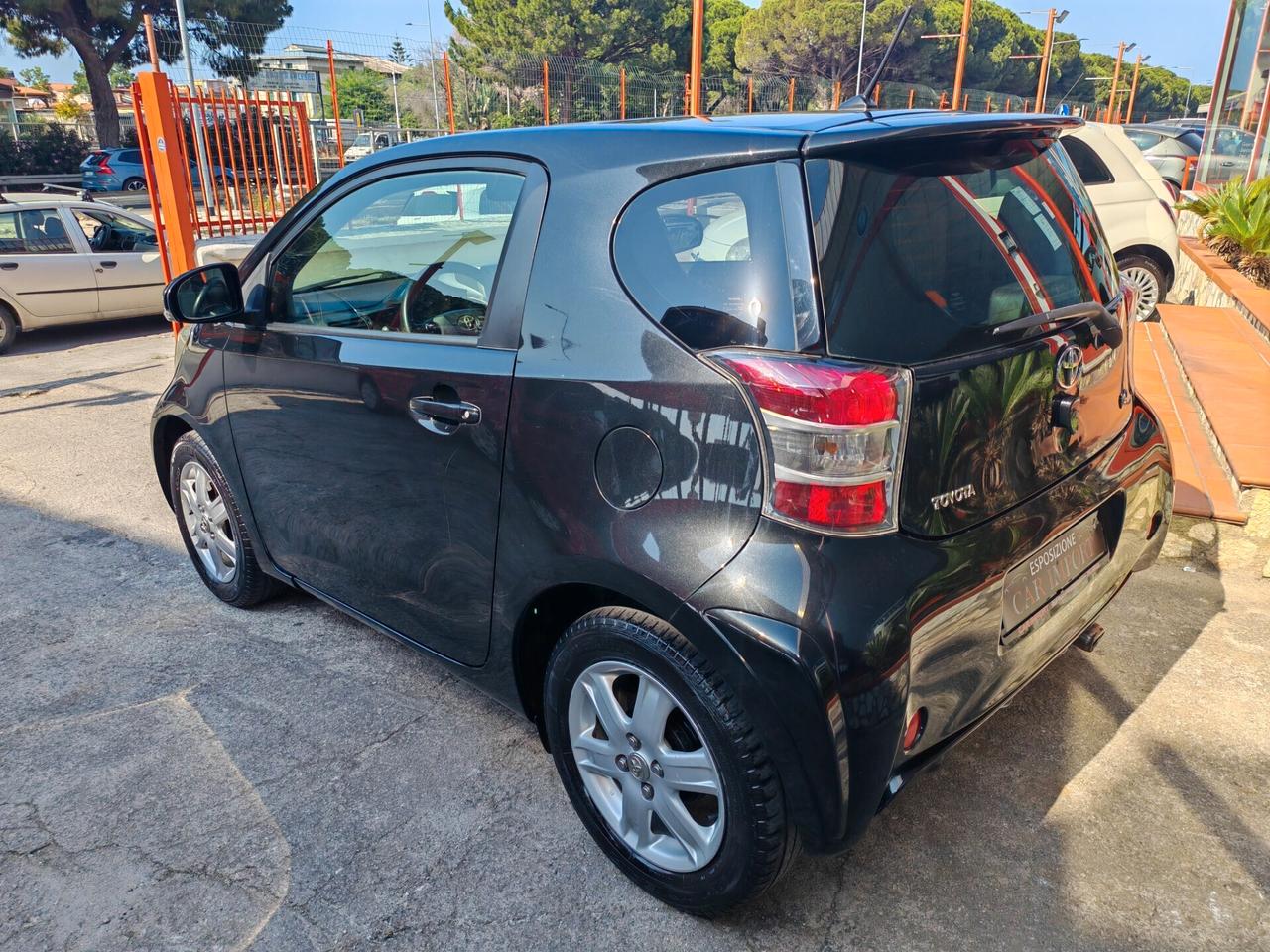 Toyota iQ 1.0 benzina 04/2010 Cv69