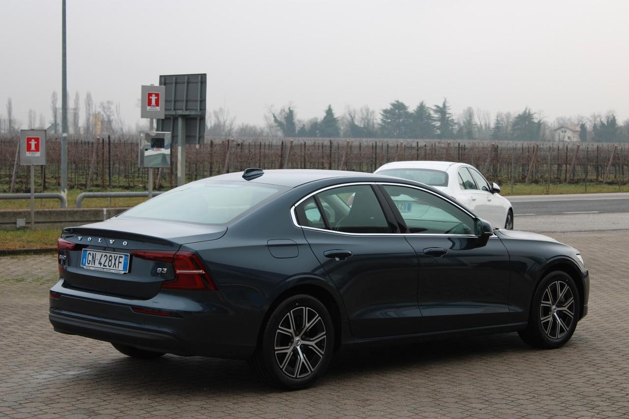 Volvo S60 2000 B3 163CV Mild-Hybrid Core Automatico Km. 0