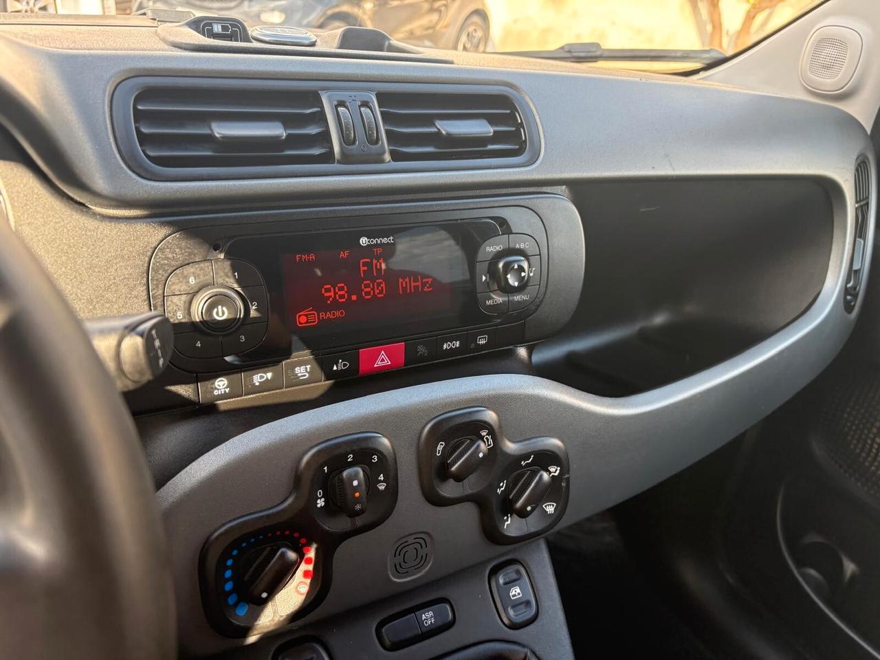 Fiat Panda 1.2 Lounge 69cv UConnect NEOPATENTATI
