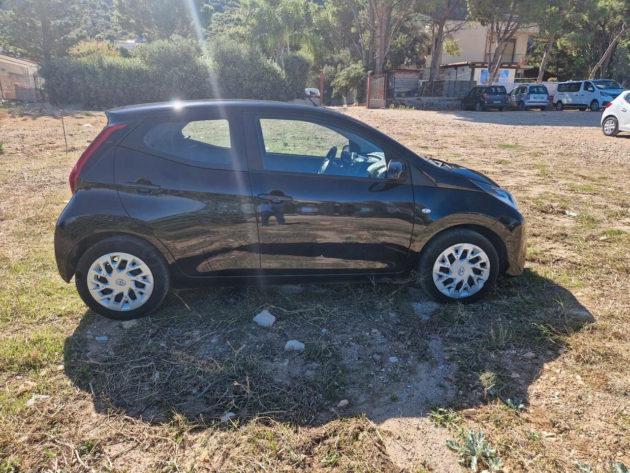 Toyota Aygo Connect 1.0 VVT-i 72 CV 5 porte x-clusiv