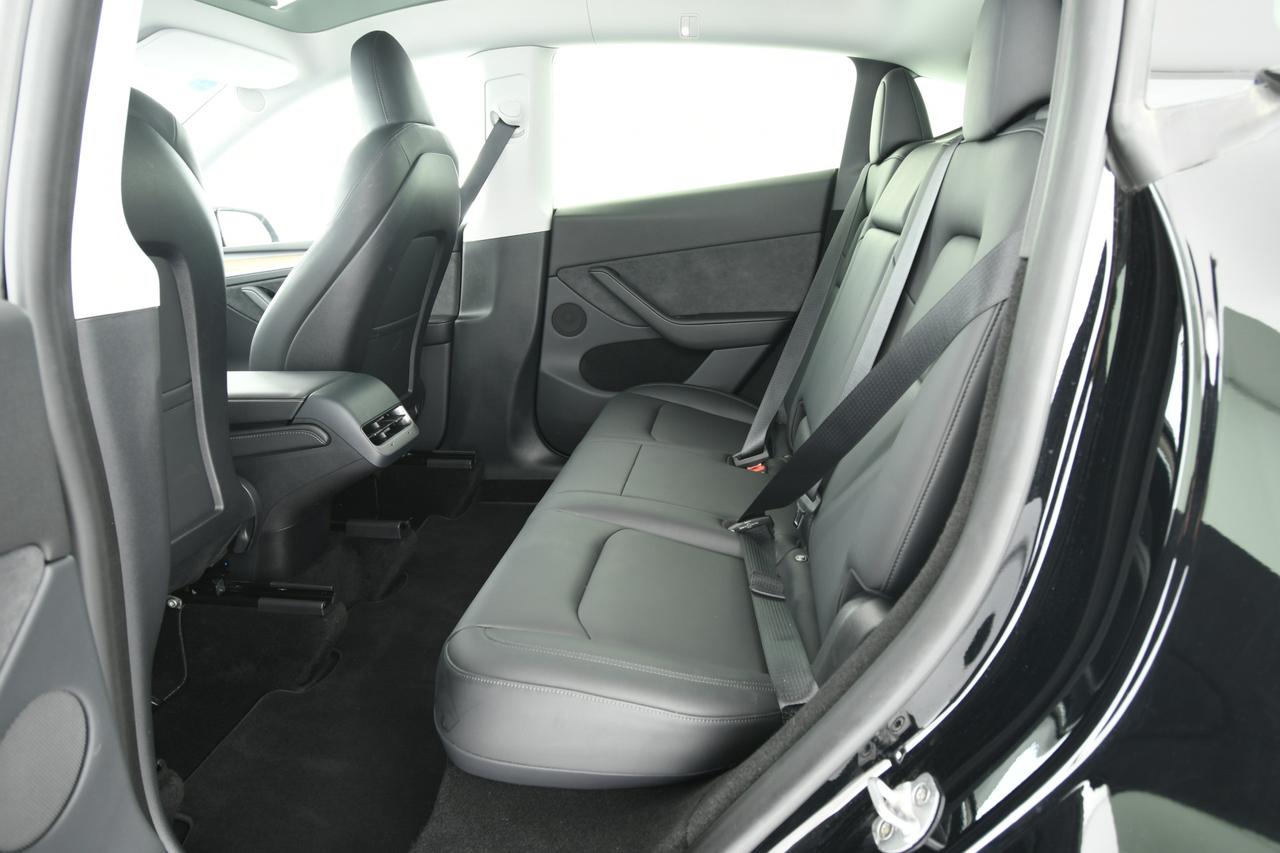 TESLA Model Y Long Range Dual Motor awd + AUTOPYLOT MAX