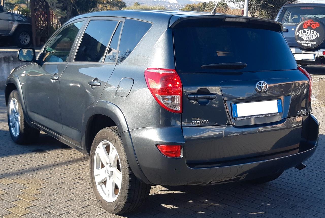 TOYOTA RAV4 Crossover 2.2D Luxury -MOTORE NUOVO-