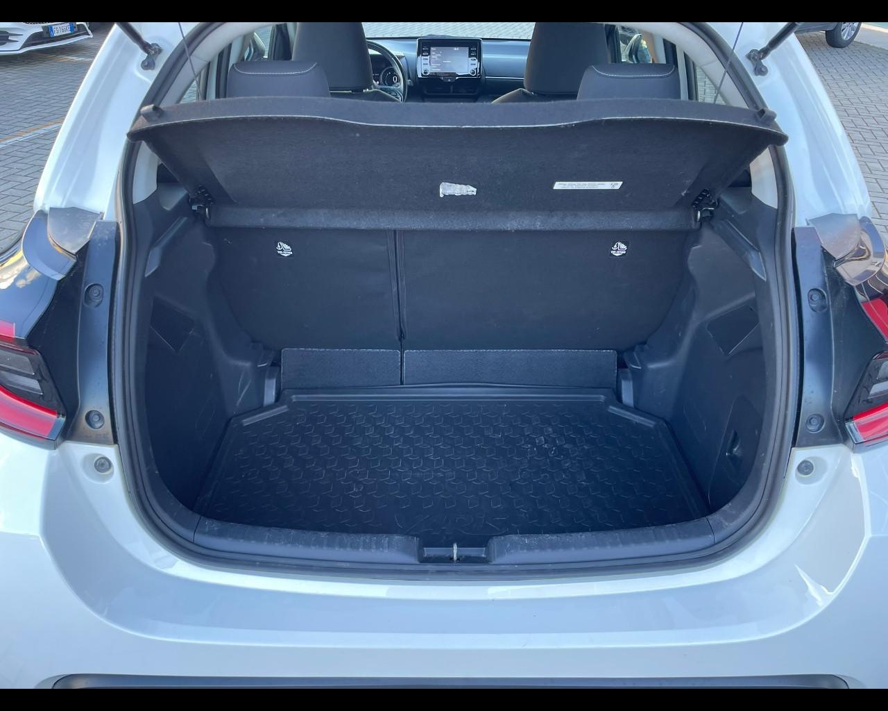 TOYOTA Yaris 1.0 Trend