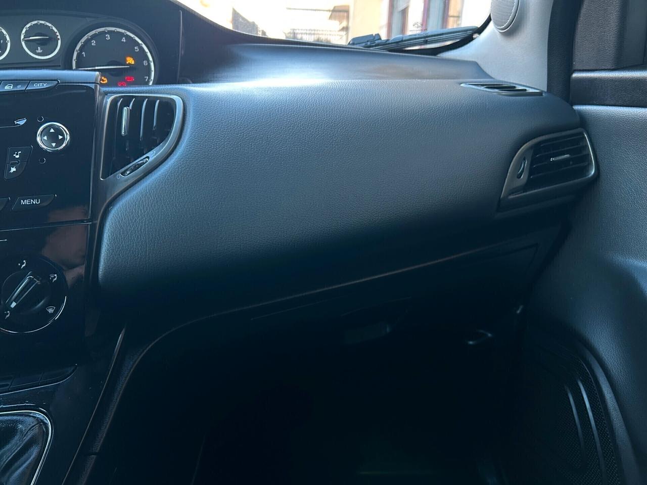 Lancia Ypsilon 0.9 TwinAir 85 CV 5 porte S&S Platinum