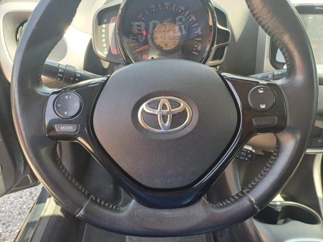 TOYOTA Aygo 1000 VVT-I X-PLAY 69CV 5PORTE NAVI PDC ITALIA