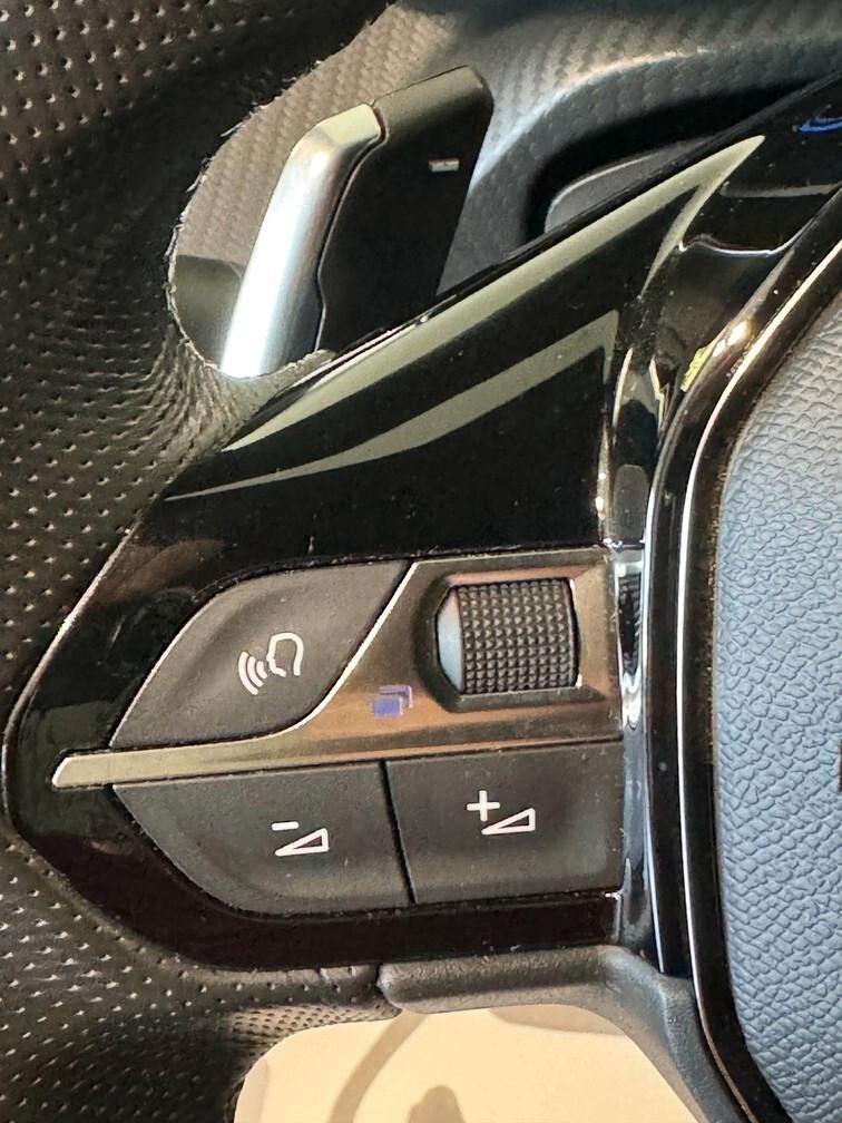Peugeot 2008 1.2 puretech GT Pack Led Navi App conn 17" Neopat
