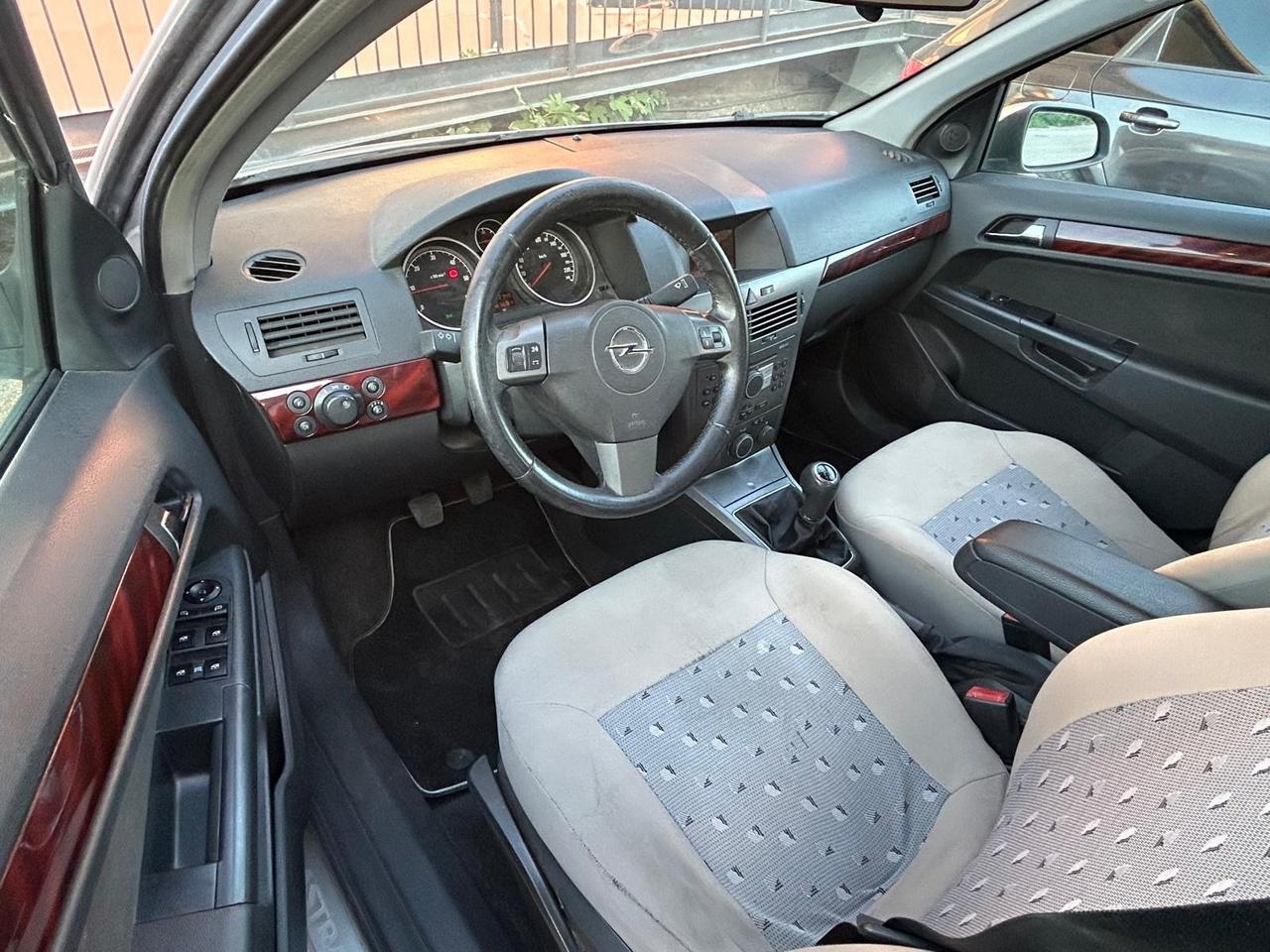 Opel Astra 1.7CDTI 101CV 5P Berlina Cosmo Neopatentati