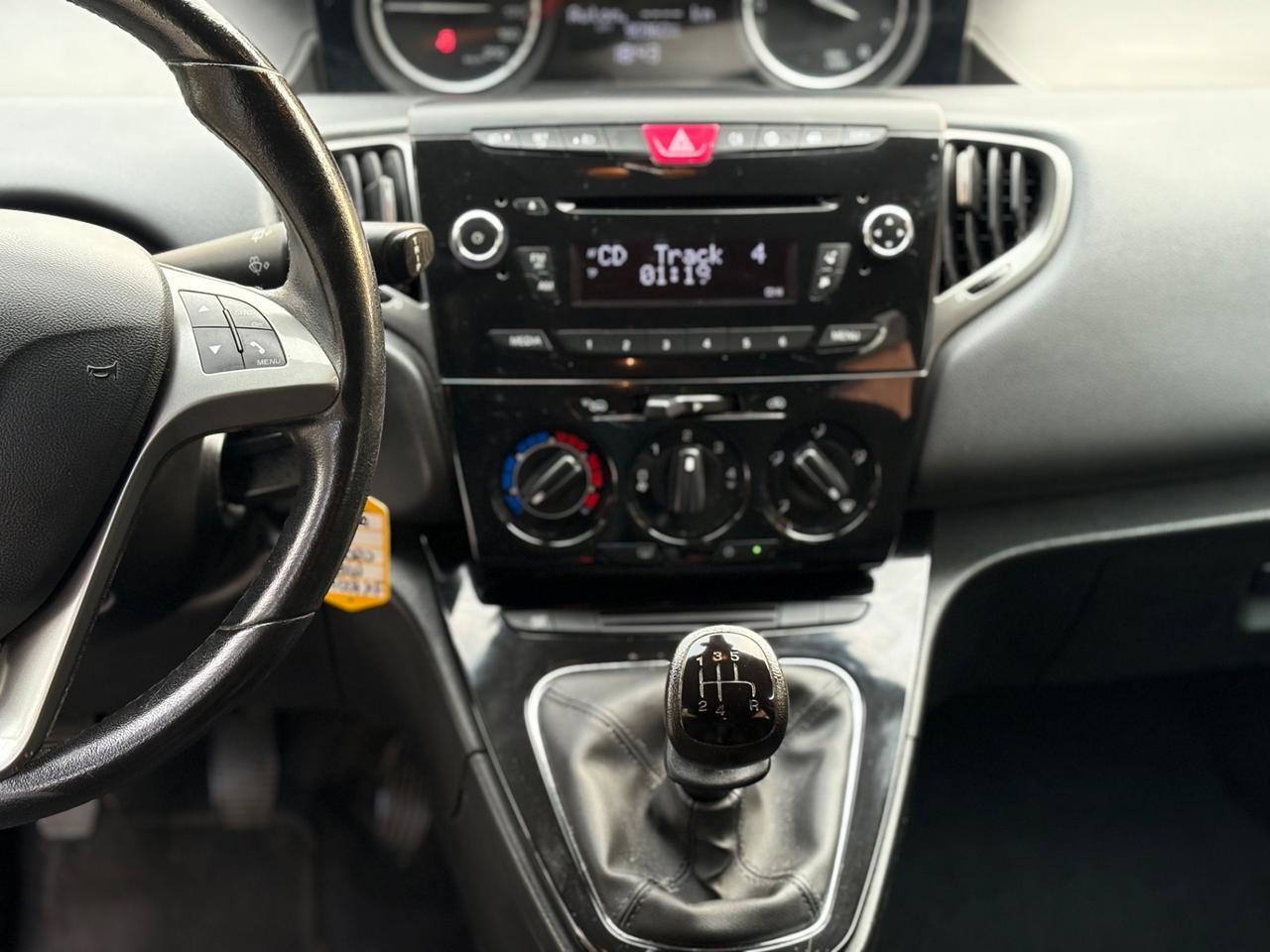Lancia Ypsilon 1.2 BENZINA Platinum 11/2013 NEOPATENTATI