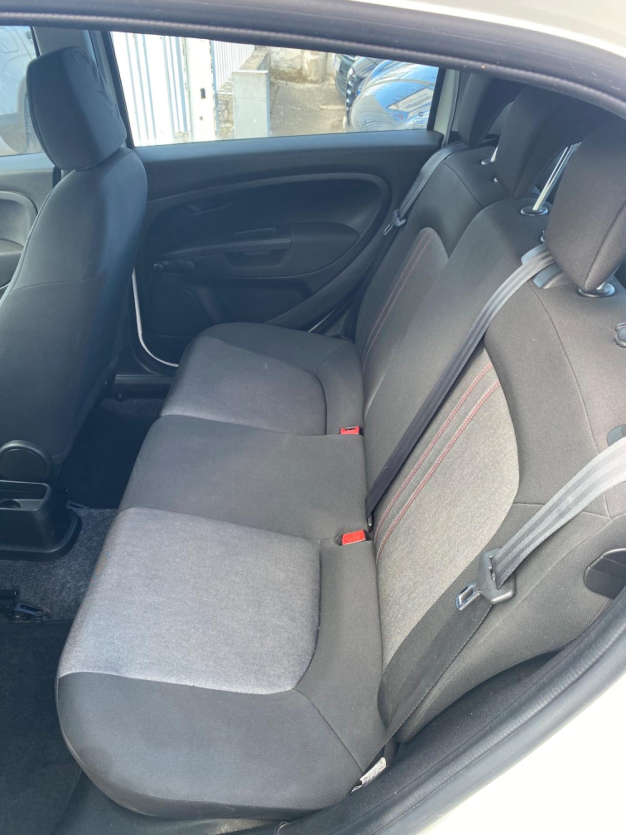 Fiat Punto 1.3 MJT II 75 CV 5 porte Virgin Radio