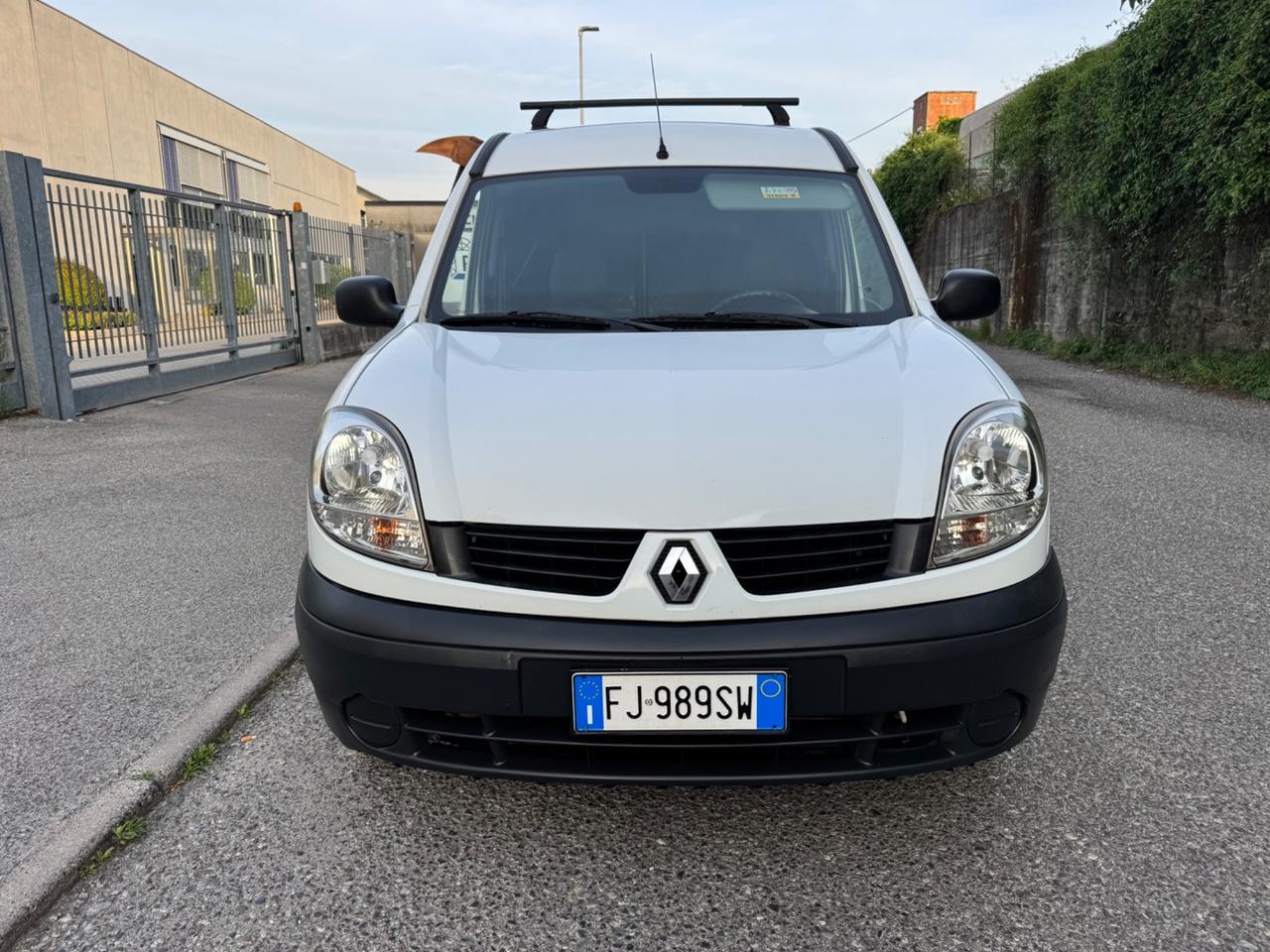 Renault Kangoo con GANCIO TRAINO