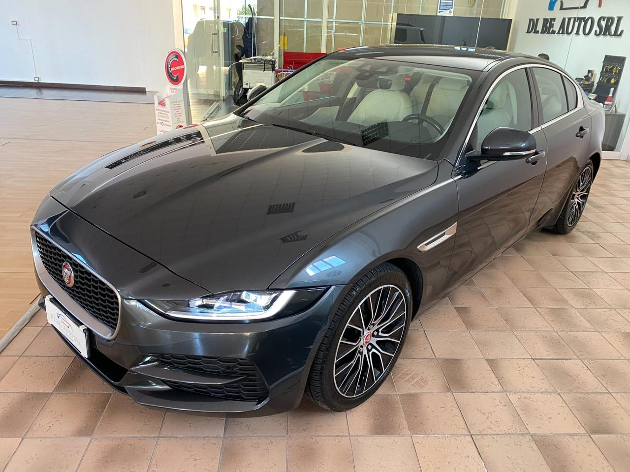 Jaguar XE 2.0 D 180 CV aut. R-Dynamic HSE