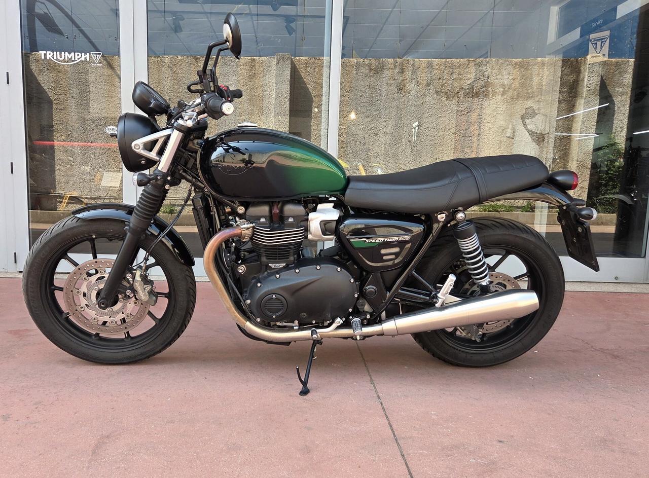 Triumph Speed Twin 900 Stealth Edition