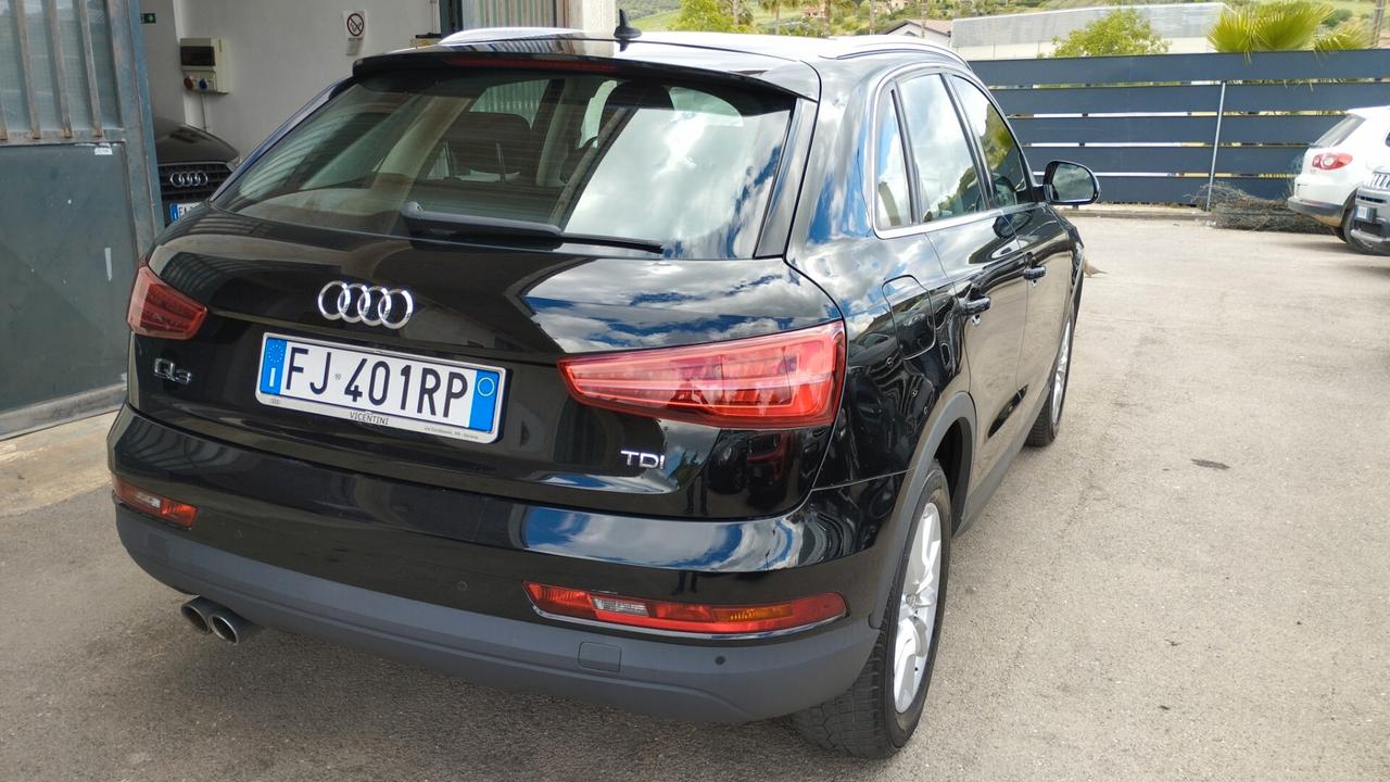 Audi Q3 2.0 TDI 120 CV Design