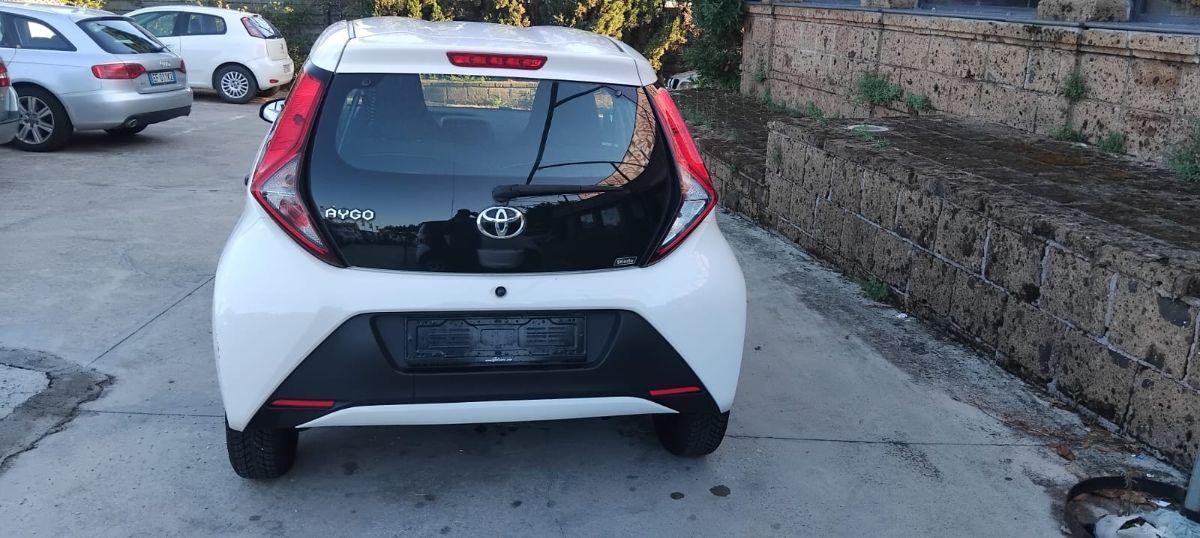 TOYOTA - Aygo - Connect 1.0 VVT-i 72 CV 5p. x-cite Neopatentati