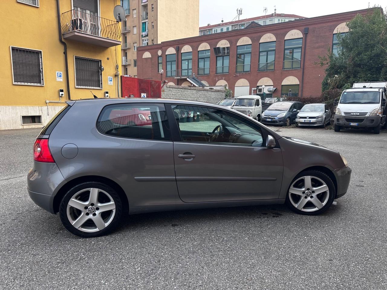 Volkswagen Golf 2.0 16V TDI 3p. Sportline