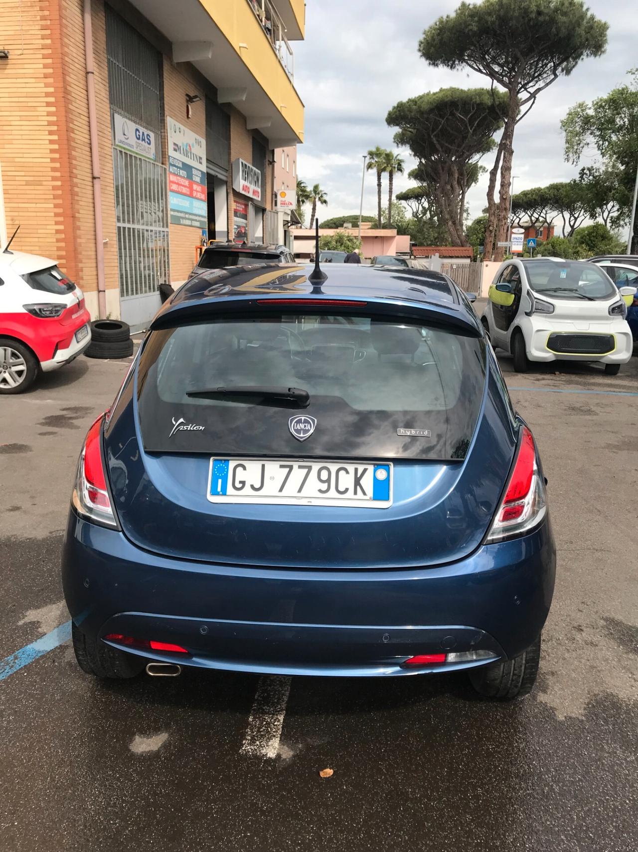 Lancia Ypsilon 1.0 FireFly 5 porte S&S Hybrid Ecochic Silver