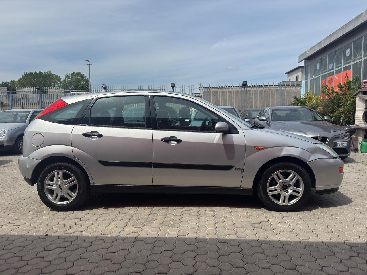 Ford Focus ADATTA A NEOPATENTATI 1.6i 16V cat 5p. Ghia