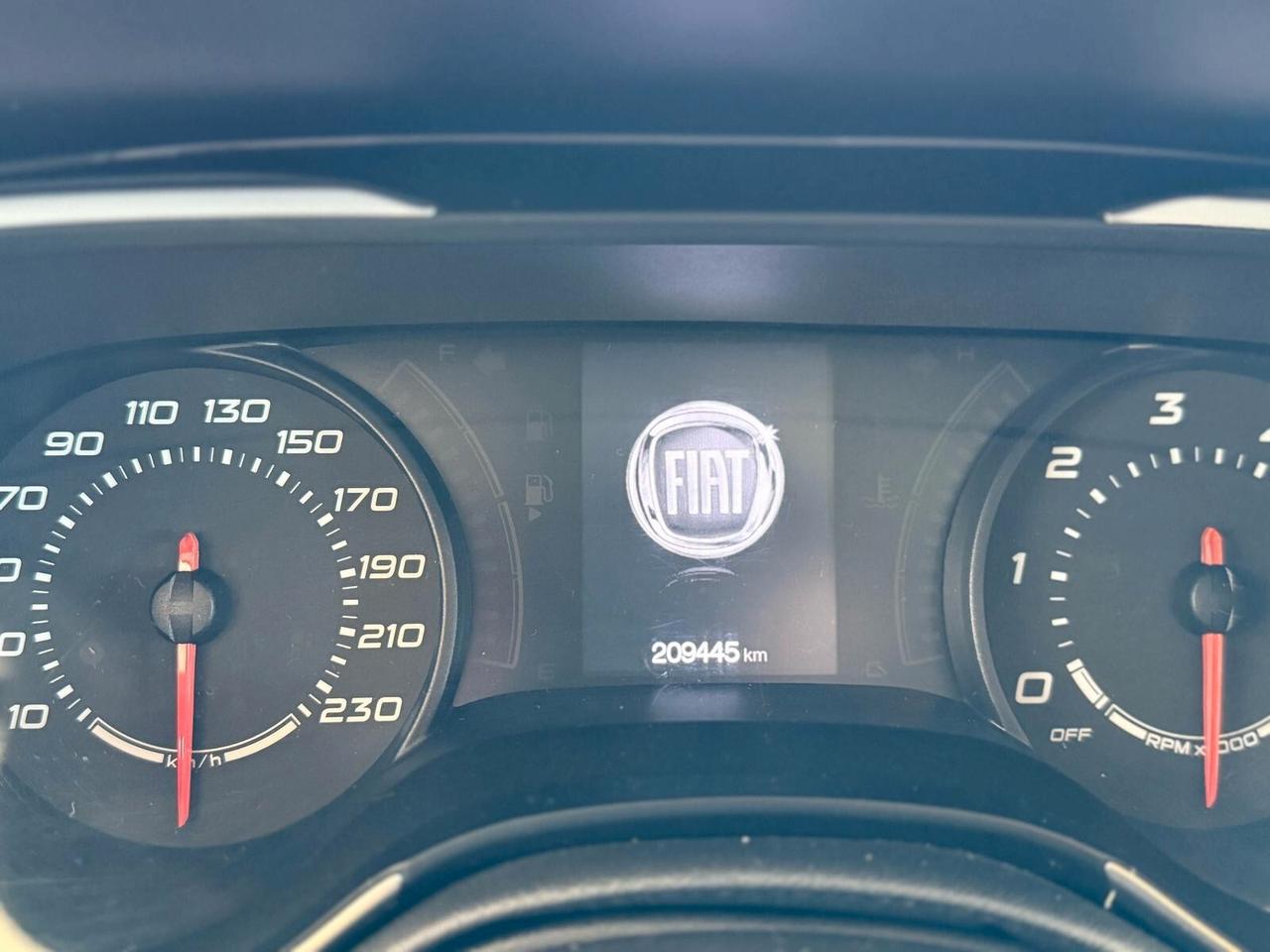 Fiat Tipo 1.6 Mjt con carrello rimorchio