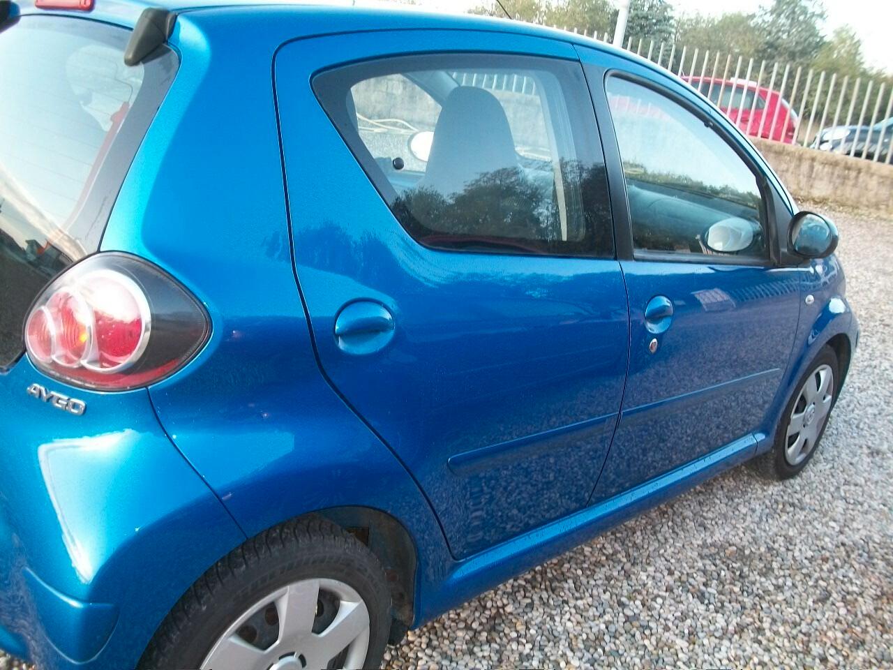 Toyota Aygo 1.0 12V VVT-i 5 porte Sol CC 998 BENZINA SI NUOVI PATENTATI GARANZIA UN ANNO KM 122500 COME NUO