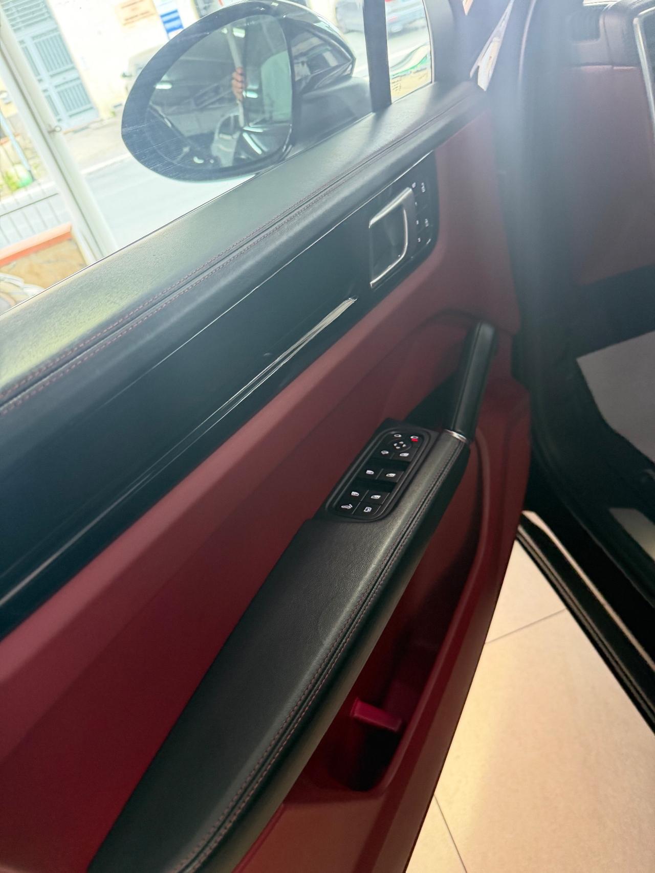 Porsche Cayenne Coupé 3.0 V6 E-Hybrid Platinum Edition470CV