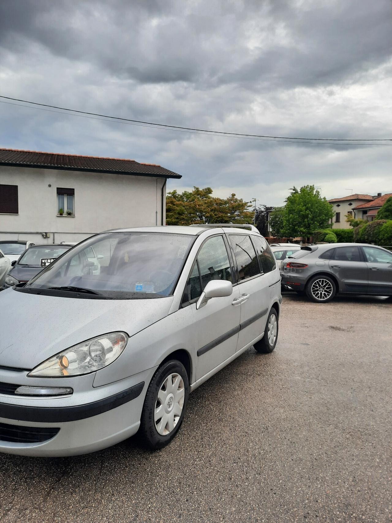 Peugeot 807 2.0 HDi FAP SV 7 POSTI