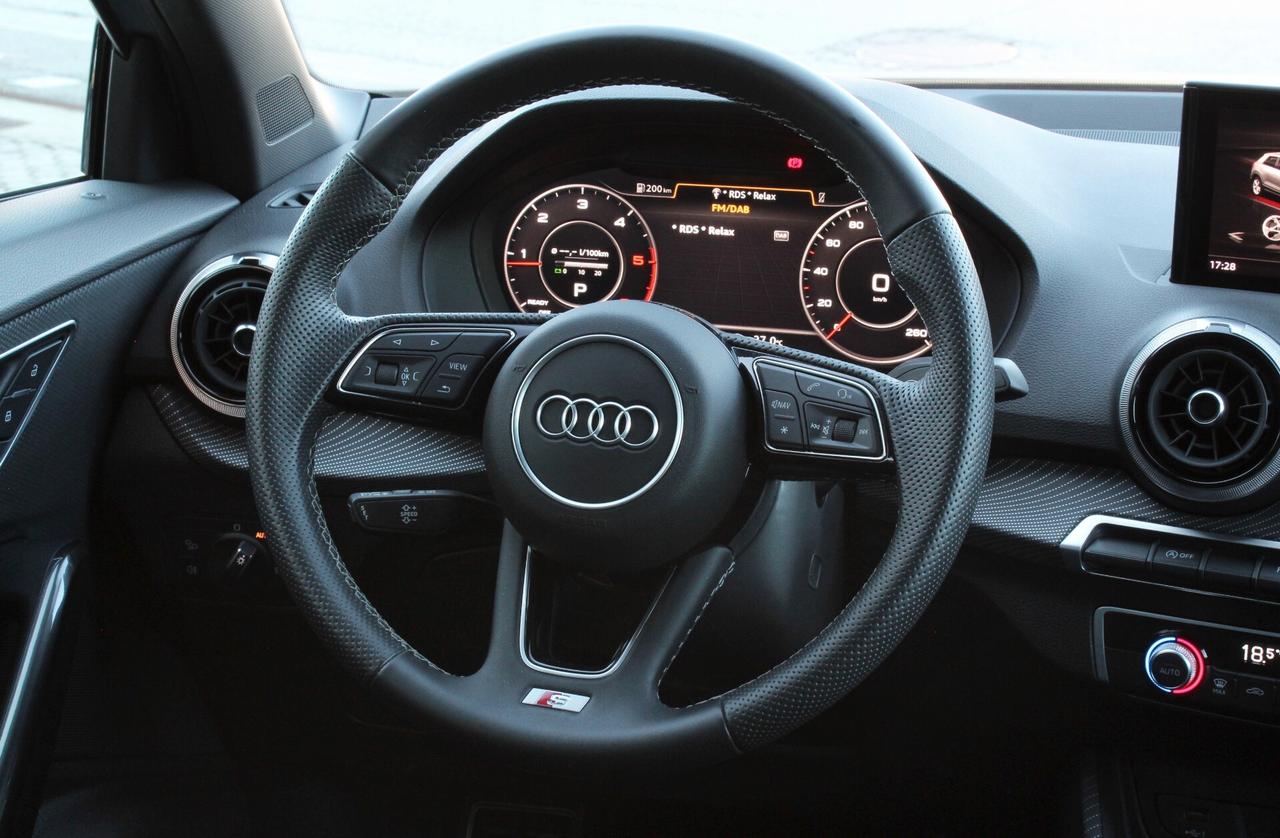 Audi Q2 30 TDI S tronic Identity Black