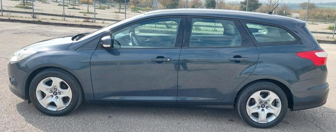 CONSUMI RIDOTTI -FORD FOCUS 1.6 -POCHI CHILOMETRI