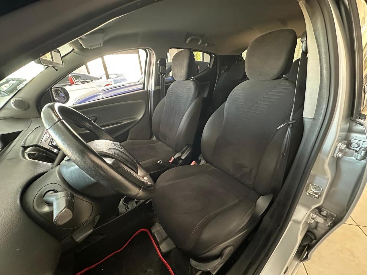 Lancia Ypsilon 1.2 69 CV 5 porte S&S Silver