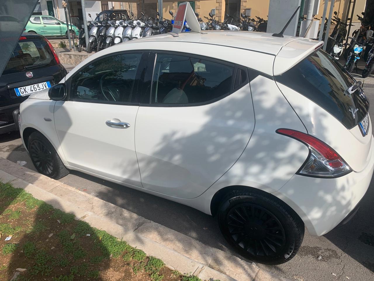 Lancia Ypsilon 1.0 Hybrid anno 2022