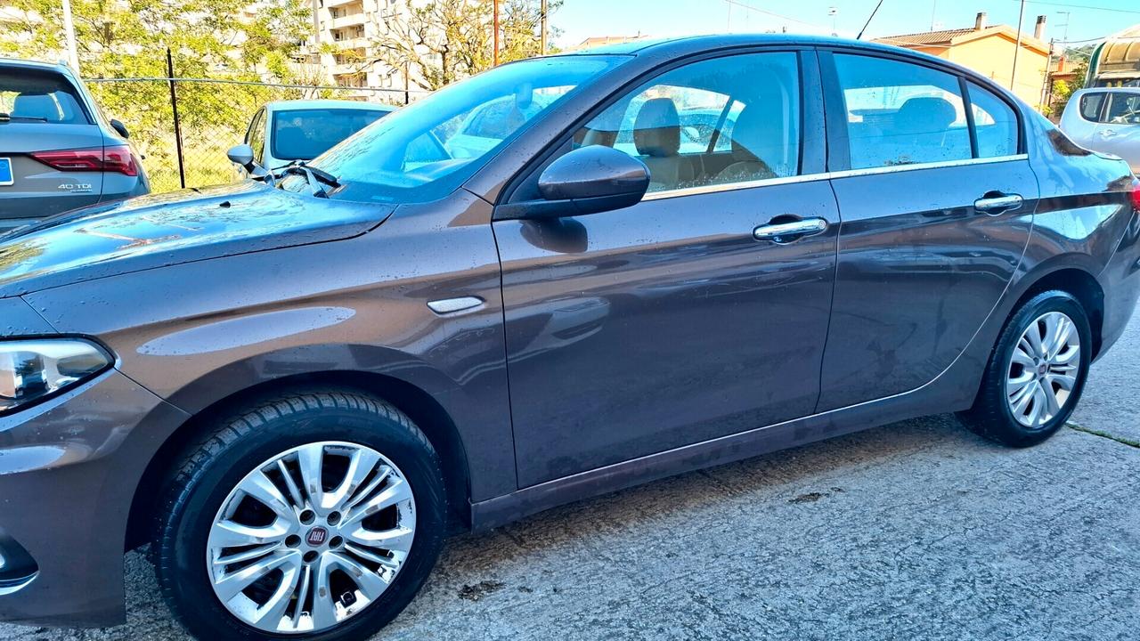 FIAT Tipo berlina mjet