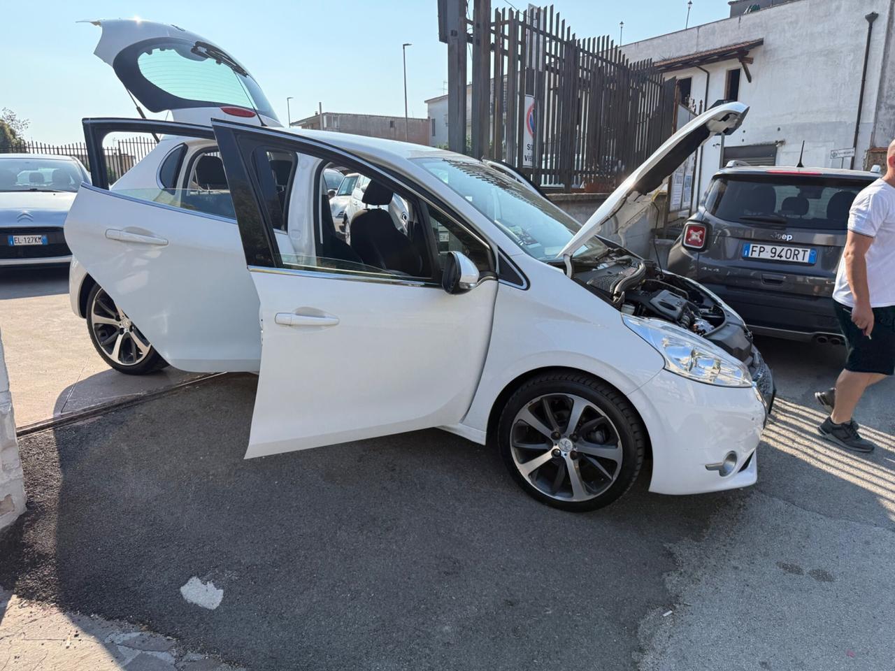 Peugeot 208 1.6 e-HDi 115 CV Stop&Start 5 porte Allure