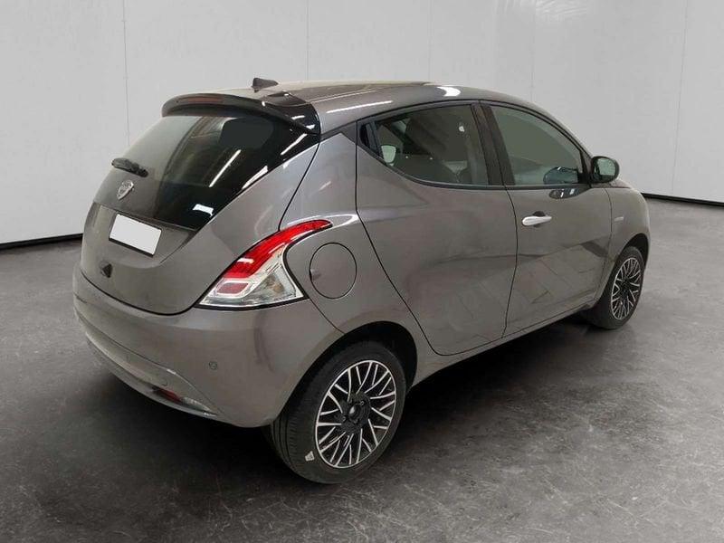 Lancia Ypsilon 1.0 firefly hybrid Platino s&s 70cv