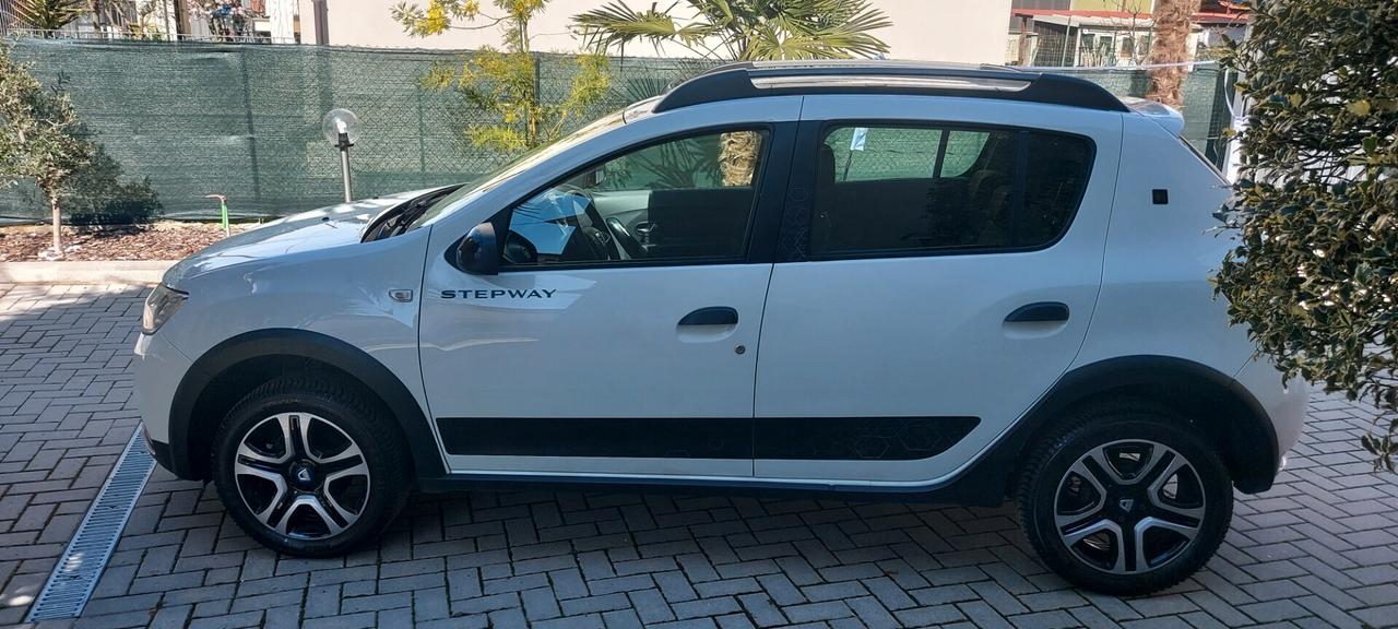 Dacia Sandero Stepway 1.0 TCe 100CV ECO-G 15th Anniversary