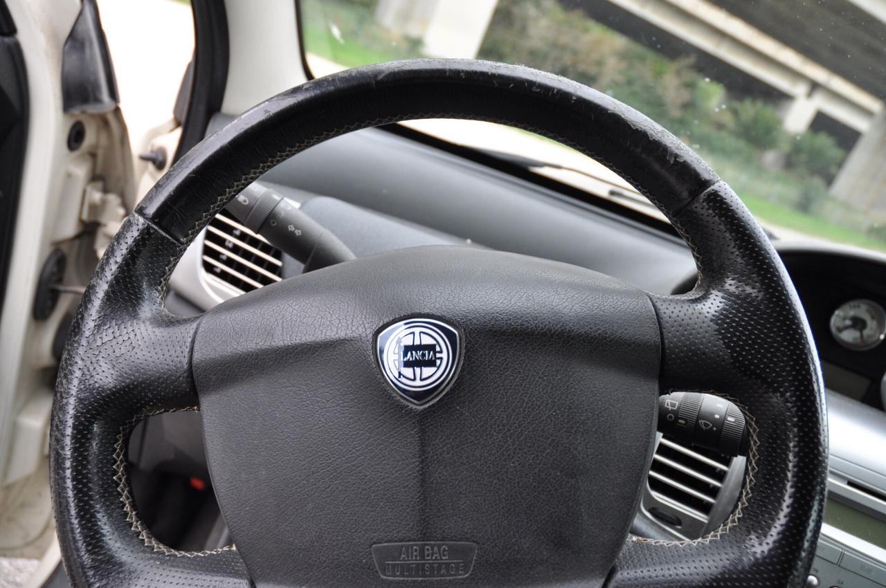 Lancia Ypsilon 1.3 Multijet 16V Momo Design NEOPATENTATI