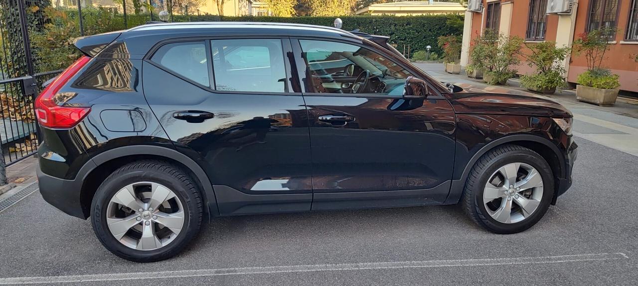 Volvo XC40 D4 AWD Geartronic Momentum