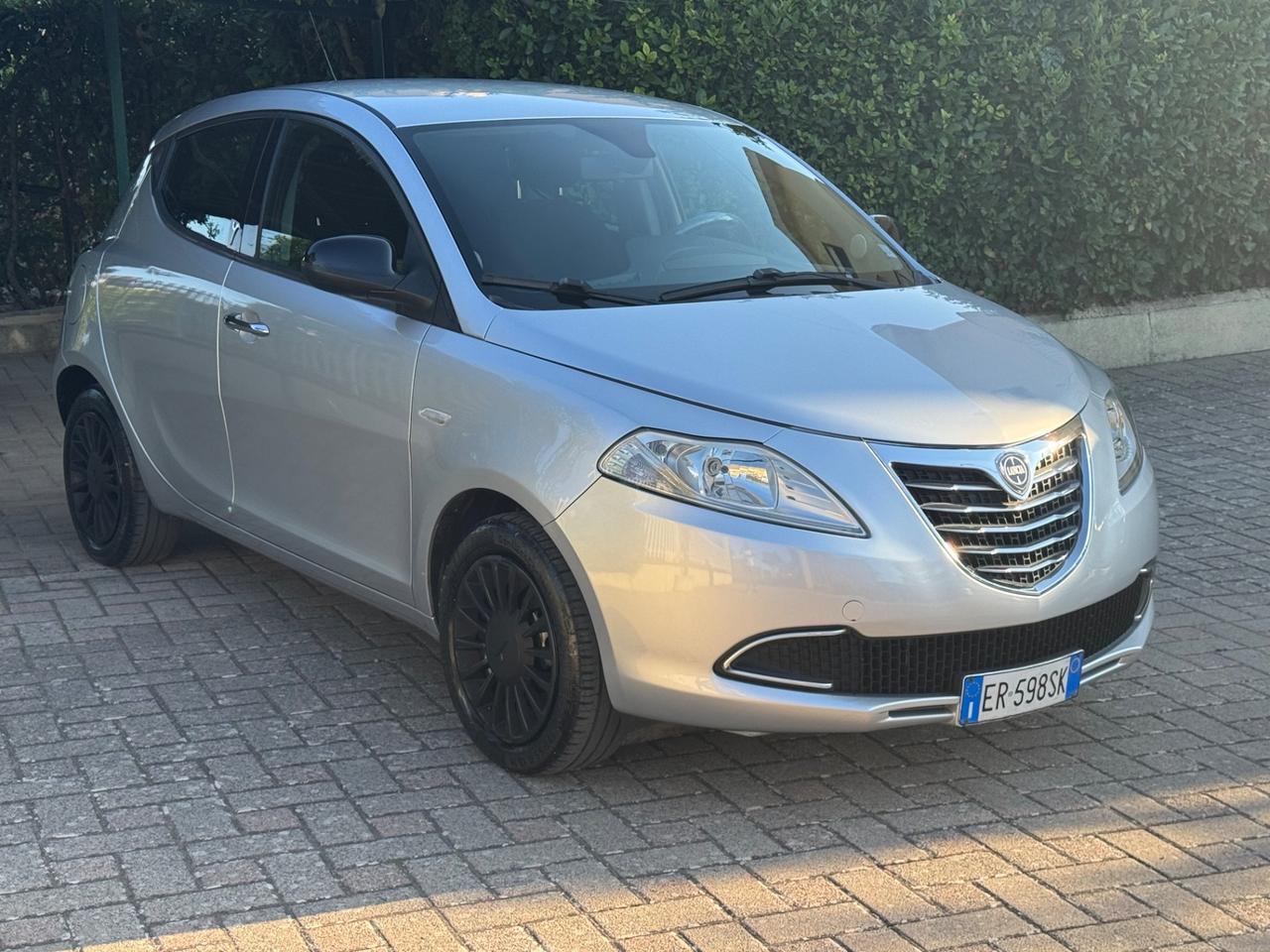 Lancia Ypsilon 1.2 69 CV 5 porte S&S Silver