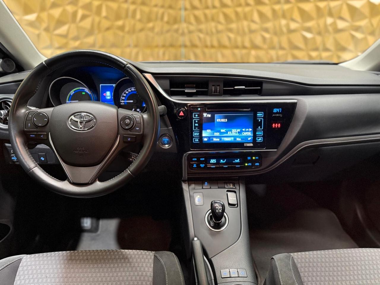 Toyota Auris 1.8 Hybrid Lounge